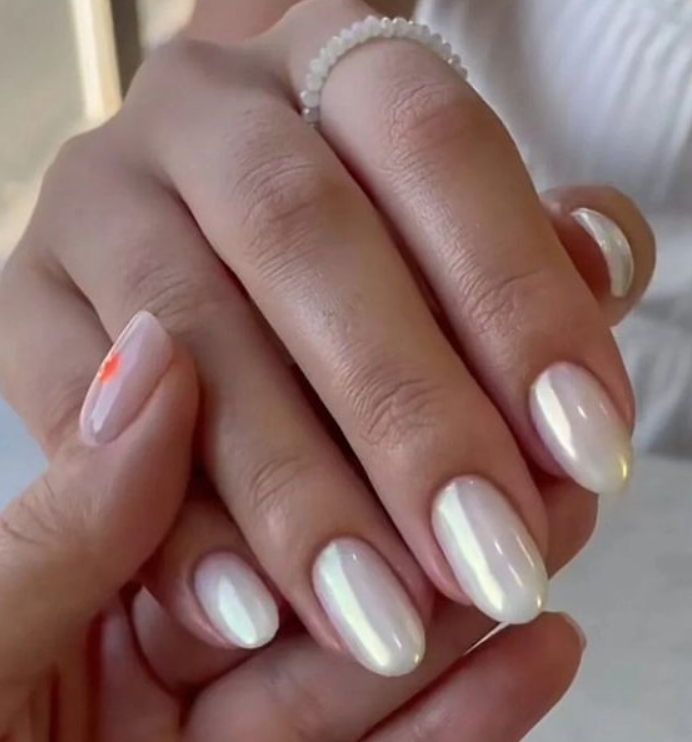 unha em gel branca perolada para noivas