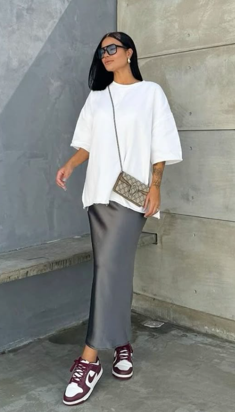 Saia Midi com t-shirt oversized